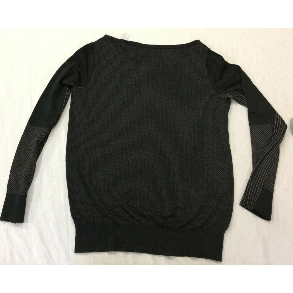 NIKE DRI FIT WOMENS ATHLETIC  SHIRT SIZE M